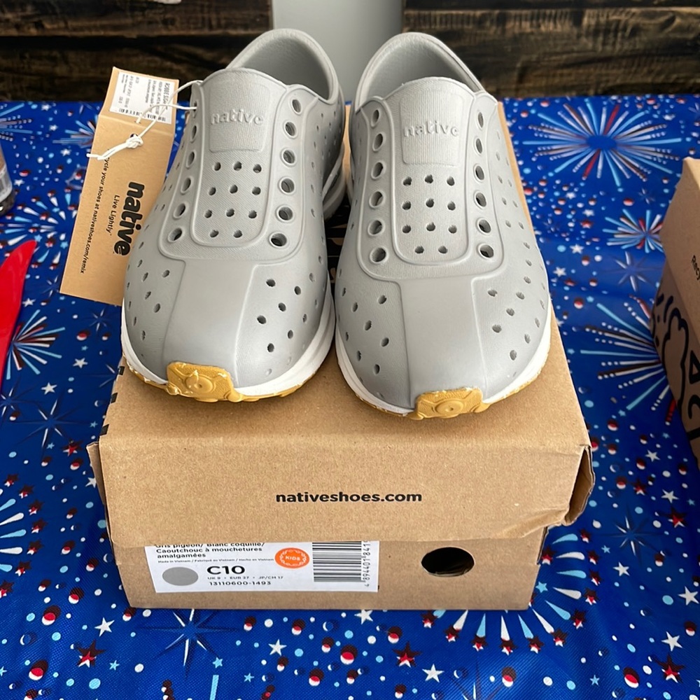 Native Shoes Kids

Robbie (Little Kid/Big Kid)